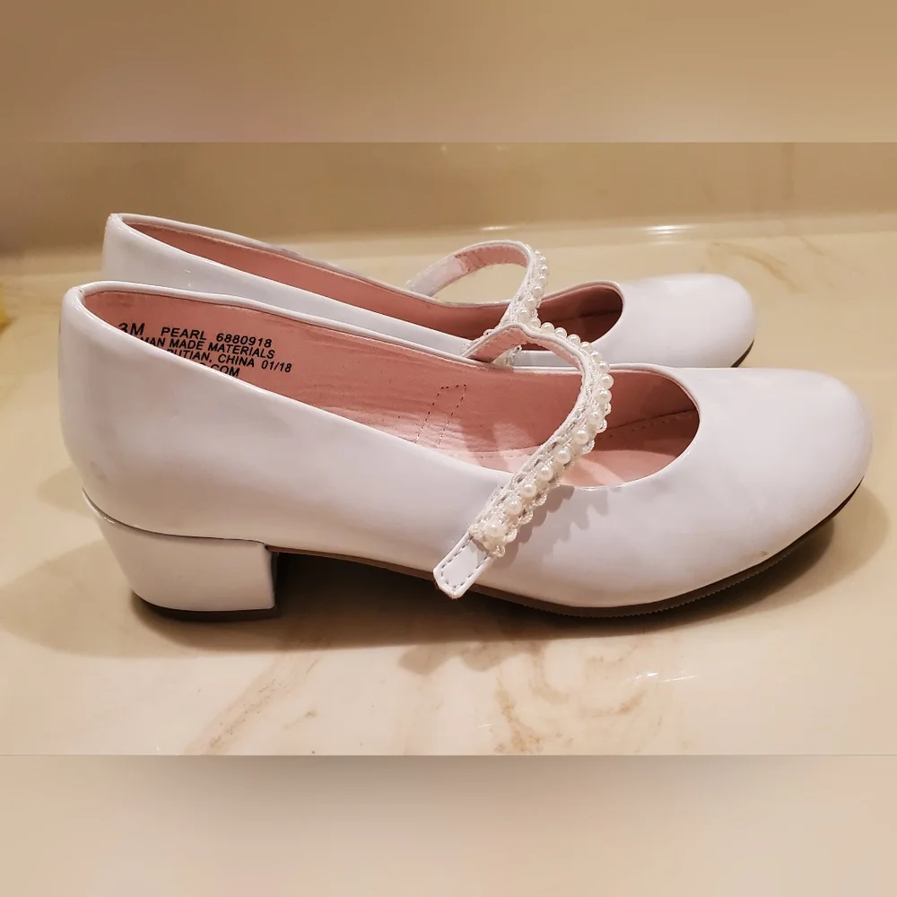 Olive & Edie‎ White Patent leather Marry Janes with Pearls Girls 3